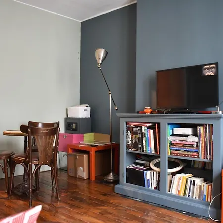 Large Quiet Parisian In Lively 11th Apartment